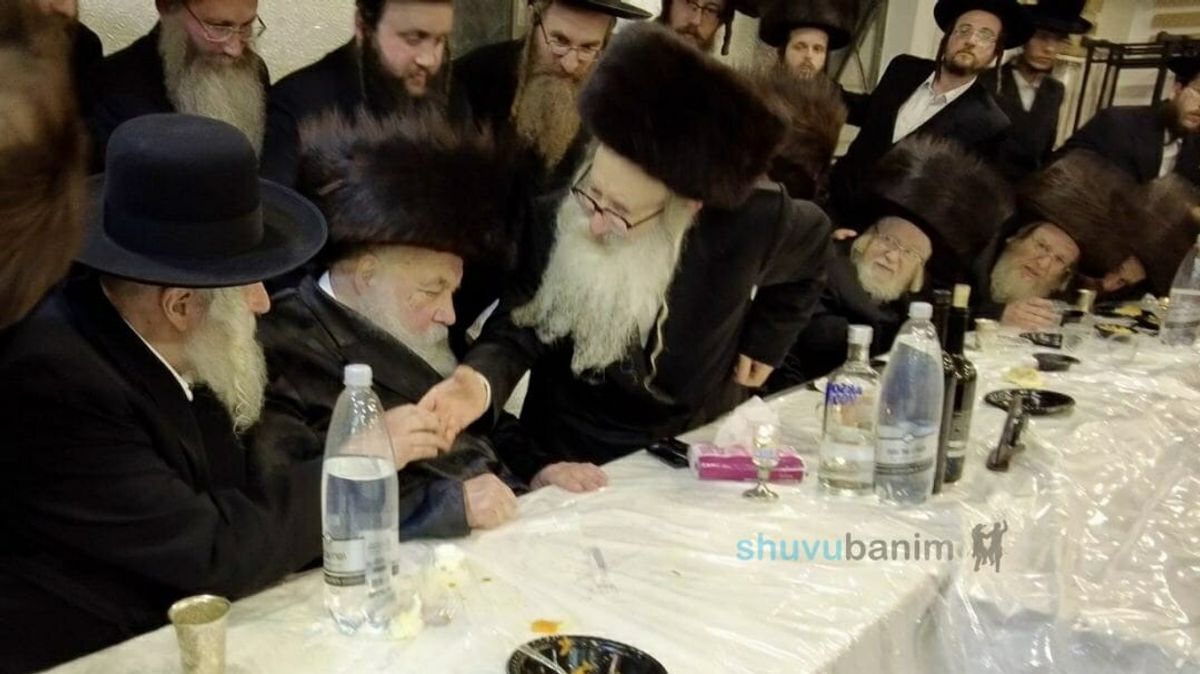 הגה"צ רבי אליעזר ברלנד שליט"א בשמחת בית צדיקים לבית אמשינוב - קרעטשניף ○ גלריית תמונות