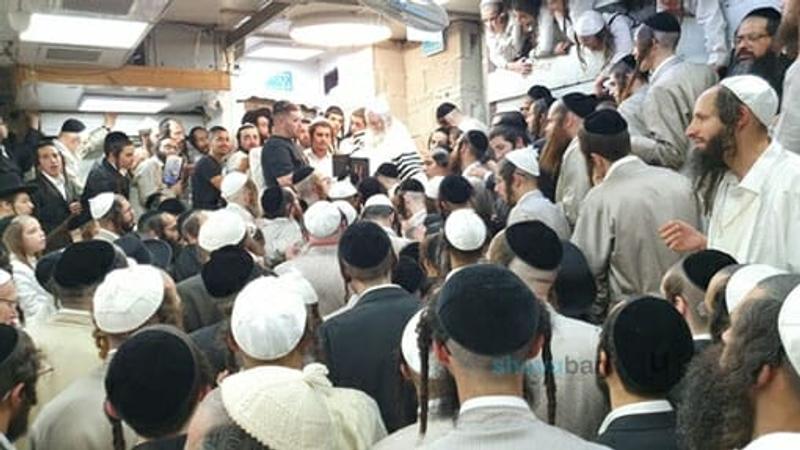 13 שעות של תפילה ושלהבת ריקודים וניגוני קודש