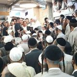 13 שעות של תפילה ושלהבת ריקודים וניגוני קודש - שבת פסח עם הגה"צ הרב אליעזר ברלנד שליט"א