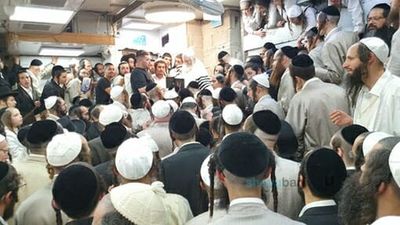 13 שעות של תפילה ושלהבת ריקודים וניגוני קודש - שבת פסח עם הגה"צ הרב אליעזר ברלנד שליט"א