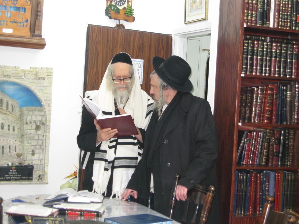 רגעים לפני החלטת השופט האזינו לדברי תורה שמסר הצדיק מתוך בית המעצר