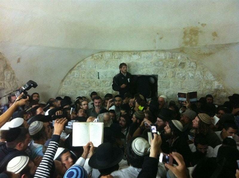 Rav Berland at Kever Yosef