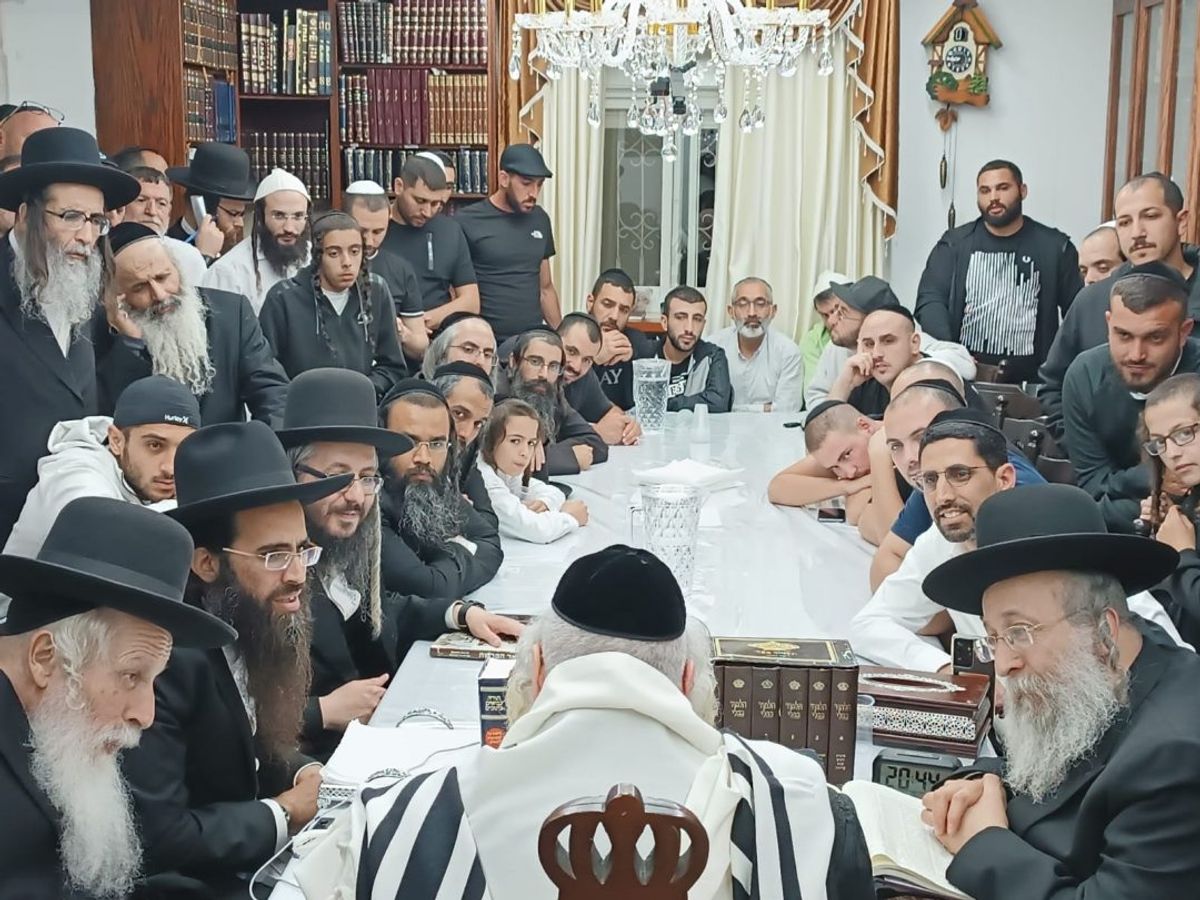 שיעור בבית הגה"צ רבי אליעזר ברלנד שליט"א לתושבי העיר ראשון לציון