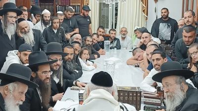 שיעור בבית הגה"צ רבי אליעזר ברלנד שליט"א לתושבי העיר ראשון לציון