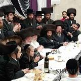 שמחת בר המצווה של נכד האדמו"ר מספינקא בני ברק עם הגה"צ הרב אליעזר ברלנד שליט"א - כל המראות