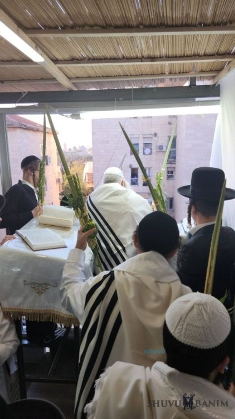 Rav Berland singing Hallel