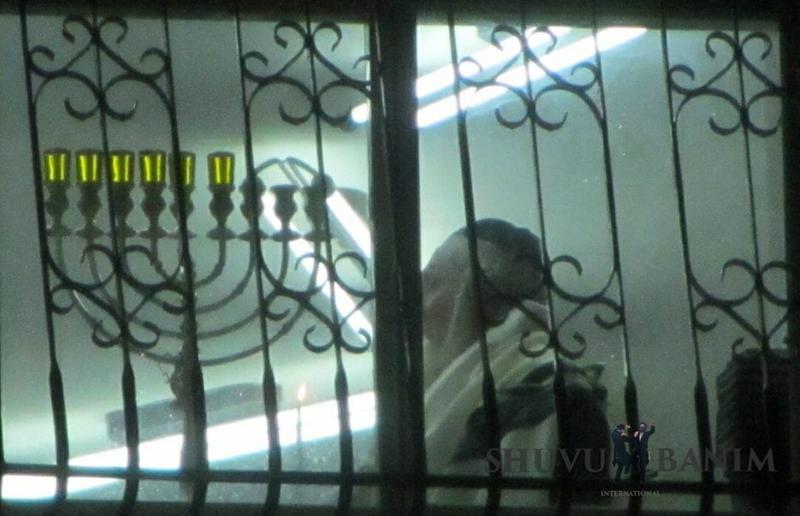 מראות הקודש מהדלקת נר חמישי של חנוכה - הגה"צ הרב אליעזר ברלנד שליט"א