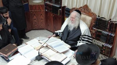Shiur for Residents of Moshav Ora and Ein Karem at R' Berland's Home