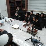 שיעור לבחורי ישיבת מתחברים לצעירים במעונו של הגה"צ רבי אליעזר ברלנד שליט"א