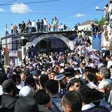 מרגש מאוד: הרב אליעזר ברלנד שליט"א עוזב את אומן ראש השנה תשע"ח ברוב עם הדרת מלך: צפו