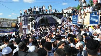 מרגש מאוד: הרב אליעזר ברלנד שליט"א עוזב את אומן ראש השנה תשע"ח ברוב עם הדרת מלך: צפו