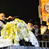 בִּזְכוּת הַתַּנָּא הָאֱלוֹקִי • גלריית תמונות מרהיבה מהילולת הרשב"י במירון בהדלקה המרכזית בהשתתפות הגה"צ רבי אליעזר ברלנד שליט"א