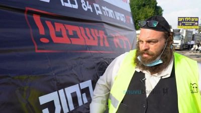 "על מחאת הערבים שומרים ואותנו תוקפת העירייה" - מאהל המחאה מול כלא אילון רמלה