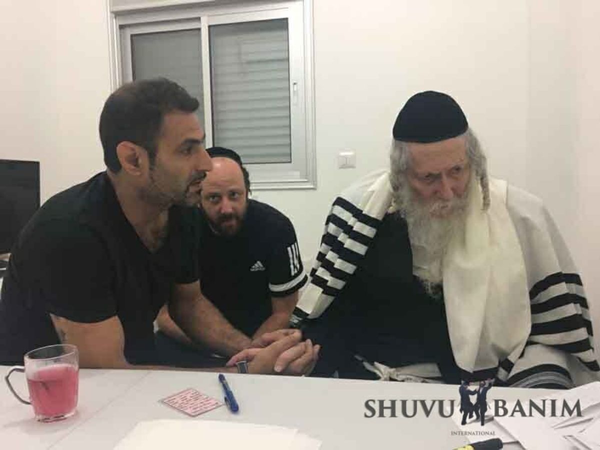 צפו במראות הקודש מתוך מסעות קירוב הרחוקים של הגה"צ הרב אליעזר ברלנד שליט"א הלילה - גלריית תמונות מקבלת הקהל