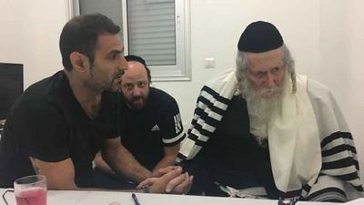 צפו במראות הקודש מתוך מסעות קירוב הרחוקים של הגה"צ הרב אליעזר ברלנד שליט"א הלילה - גלריית תמונות מקבלת הקהל