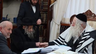 נפטר המקובל מל"ו צדיקים הרב מורי שלום חמדי זצ"ל - ביקור הסטורי אצל הרב ברלנד שליט"א: גלריית תמונות