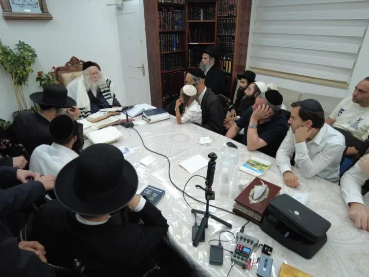 שיעור לתושבי חולון במעונו של הגה"צ רבי אליעזר ברלנד שליט"א