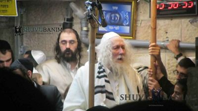 הבדלה במוצ"ש קודש עם הגה"צ הרב אליעזר ברלנד שליט"א - תרומה תשע"ח - גלריית תמונות