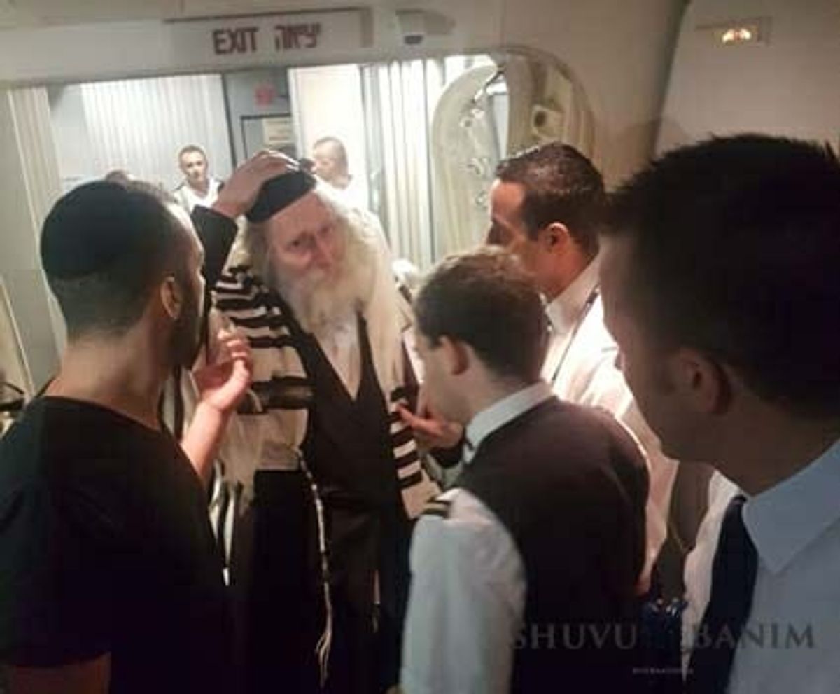 "הרגשתי כאילו הרב אומר כלפי שמיא, תרימו את המטוס הזה" - סיפורי ניסים עם הגה"צ הרב אליעזר ברלנד שליט"א