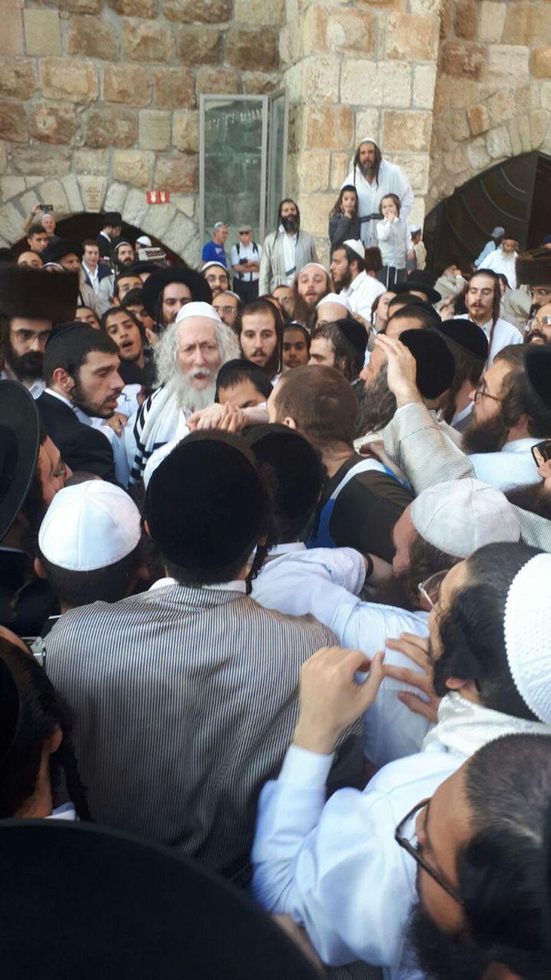 רחבת הכותל המערבי גדושה באלפי תלמידי הרב ברלנד שליט