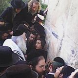 זְכוּת אָבות יָגֵן עָלֵינוּ • הגה"צ רבי אליעזר ברלנד שליט"א ותלמידיו בתפילה במערת המכפלה ערב שבועות