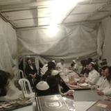 מתחם אוהלים מחוץ לכלא אלה שבדרום. 100 מחסידי הרב שוהים במקום