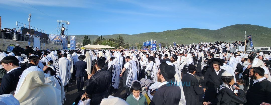 אַשְׁרֵינוּ מָה טוֹב חֶלְקֵנוּ בְּהִלּוּלָא דְּבַר יוֹחַאי • רבבות בהדלקה המרכזית לכבוד התנא האלוקי ע"י מורינו הרב שליט"א באתרא קדישא מירון