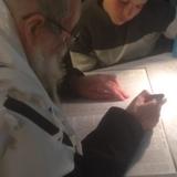 צפו: הרב אליעזר ברלנד שליט"א מלמד גמרא לילד בן 14