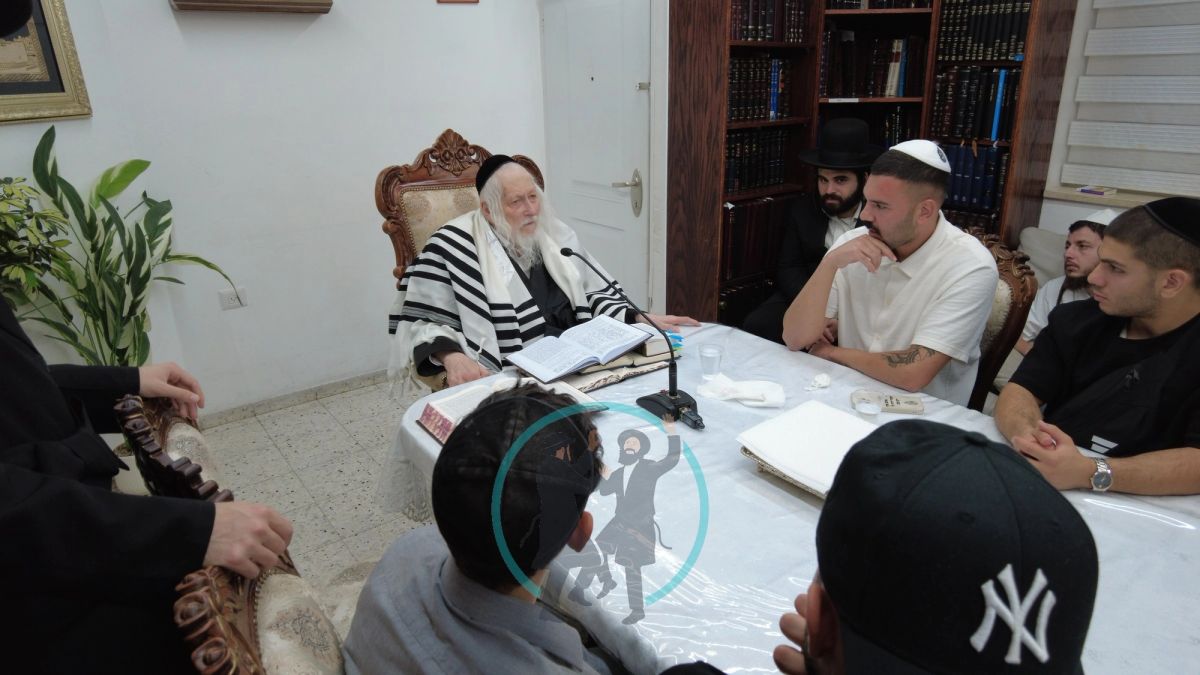 מורנו הרב אליעזר ברלנד שליט"א בשיעור לתושבי המרכז: "אם אתה לא הולך קדימה — אתה הולך אחורה"