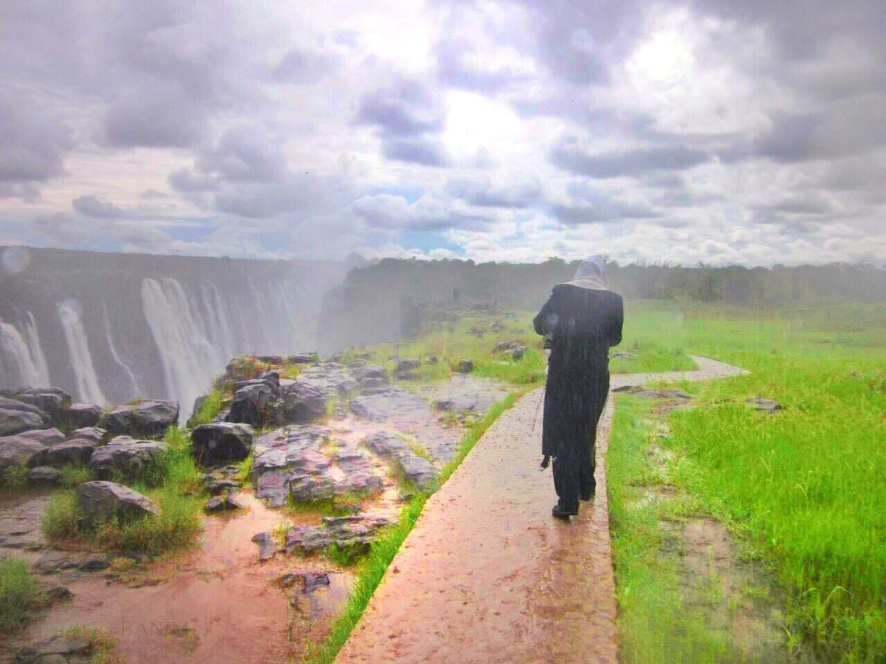 "וּבַנְּהָרוֹת לֹא יִשְׁטְפוּךָ"