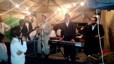 צפו: הקפות שניות, ריקודים עד הבוקר מול כלא צלמון