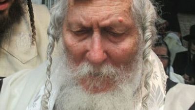 הרב יהודה זרחיה סגל זצ"ל על כ"ק הגה"צ הרב אליעזר ברלנד שליט"א: "לא מגיעים לקרסוליים שלו"