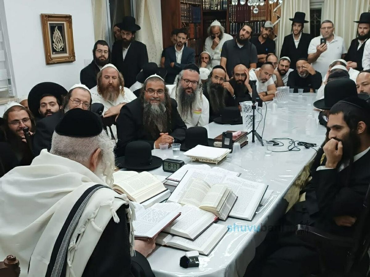 שובו בנים נתיבות בשיעור בבית הגה"צ רבי אליעזר ברלנד שליט"א