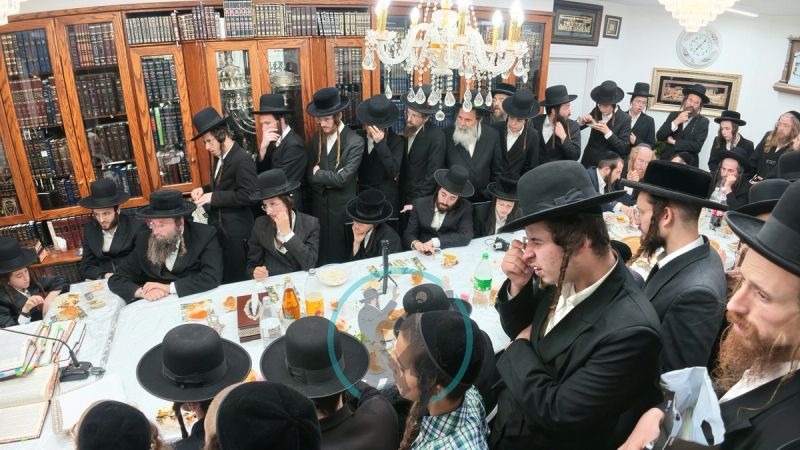 The room full — the seudas mitzvah at the home of the Rav shlit"a