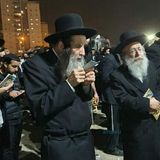 קליפ: אלפים במעמד התפילה קורע הלבבות של ק"ק שובו בנים לשחרור הרב ברלנד