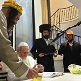 "רק מי שצלול יכול לשתות יין בפורים" - החיזוק היומי מהגה"צ הרב אליעזר ברלנד שליט"א