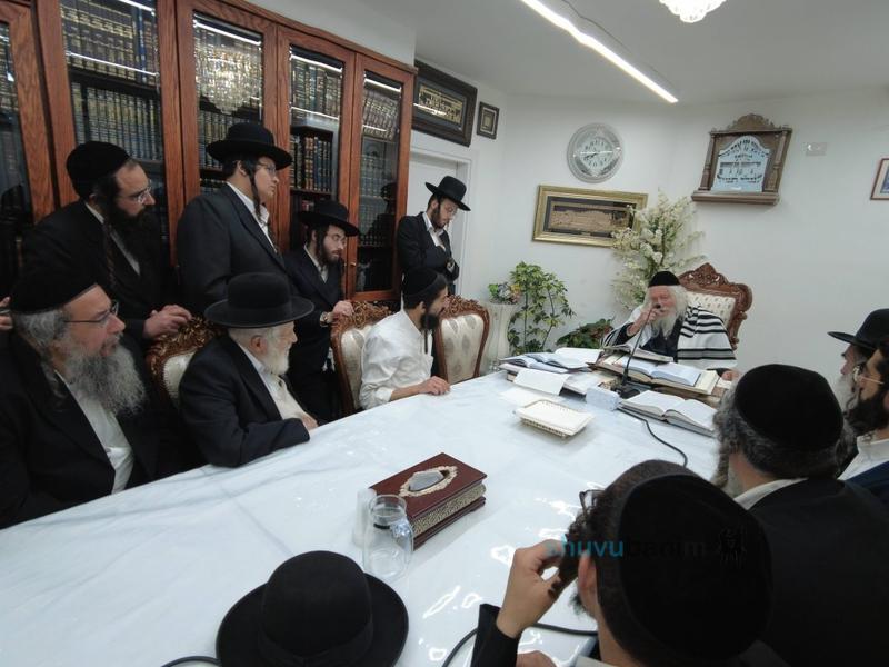 שיעור לכולל 'מגיני ארץ' במעונו של הגה"צ רבי אליעזר ברלנד שליט"א