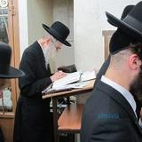 גלריית תמונות מהסליחות בשול עם הגה"צ הרב אליעזר ברלנד שליט"א