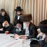 אמירת קינות - ט' באב תשע"ח - הגה"צ הרב אליעזר ברלנד שליט"א: צפו