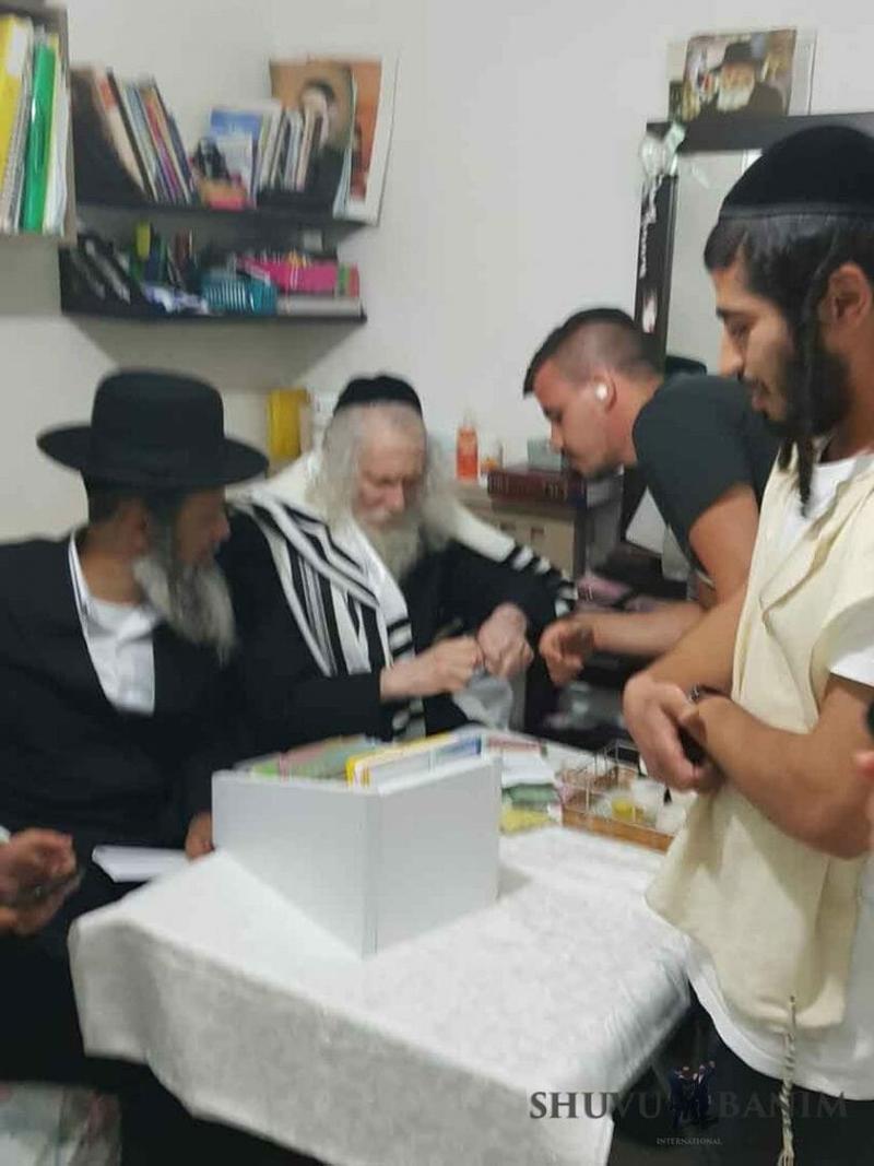 גלריית תמונות מחוג הבית וקבלת הקהל של הגה"צ הרב אליעזר ברלנד שליט"א בירוחם