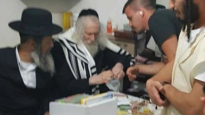 גלריית תמונות מחוג הבית וקבלת הקהל של הגה"צ הרב אליעזר ברלנד שליט"א בירוחם