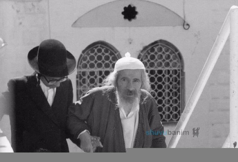 רַבִּי שְׁמוּאֵל שַׁפִּירָא הֶחֱזִיק עִם הַשְׁמִירַת עֵינַיִם שֶׁלּוֹ אֶת כָּל