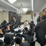 ילדי מכינה לישיבה בת"ת 'נחמת ציון' בשיעור ובקבלת תעודות מהגה"צ רבי אליעזר ברלנד שליט"א