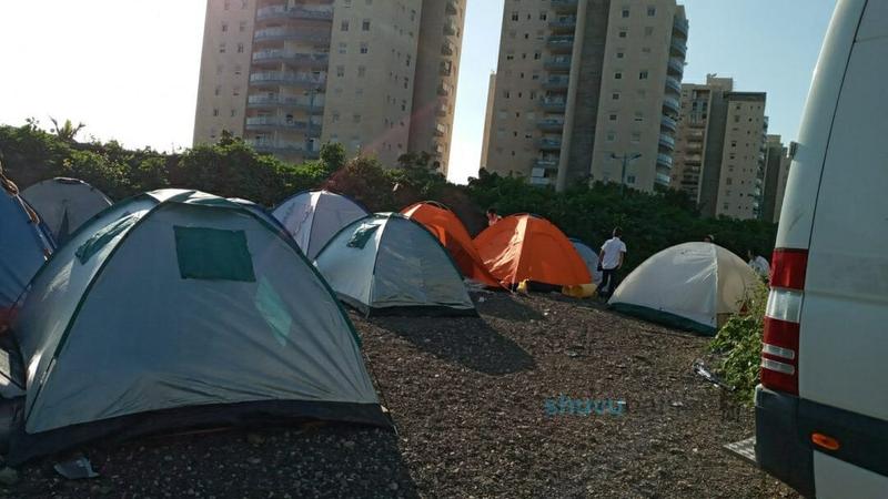 אש קודש: מאות בשבת קודש ליד מתחם הגה"צ הרב אליעזר ברלנד שליט"א