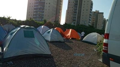 אש קודש: מאות בשבת קודש ליד מתחם הגה"צ הרב אליעזר ברלנד שליט"א