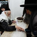 שִׁיר חֲנֻכַּת הַבַּיִת • חלוקת מעות חנוכה לתומכי בית המדרש