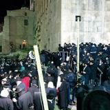 תיעוד: מעל אלף איש הגיעו למערת המכפלה ע"פ הוראת הגה"צ הרב אליעזר ברלנד שליט"א