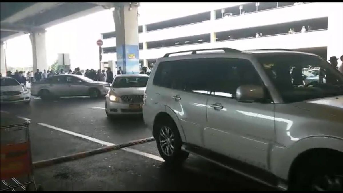 Rav Eliezer Berland shlit"a from take off in Johannesburg  to landing in Israel