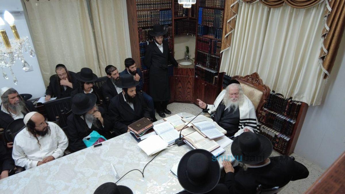 שיעור בבית הגה"צ רבי אליעזר ברלנד שליט"א לתושבי מושב אורה ושכונת עין כרם