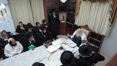 שיעור בבית הגה"צ רבי אליעזר ברלנד שליט"א לתושבי מושב אורה ושכונת עין כרם